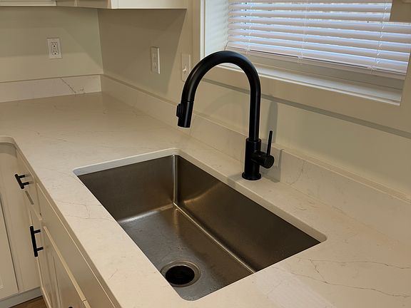 5th image of 1007 Jefferson St #3B2B