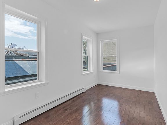 4th image of 370 Broadway Ave #2