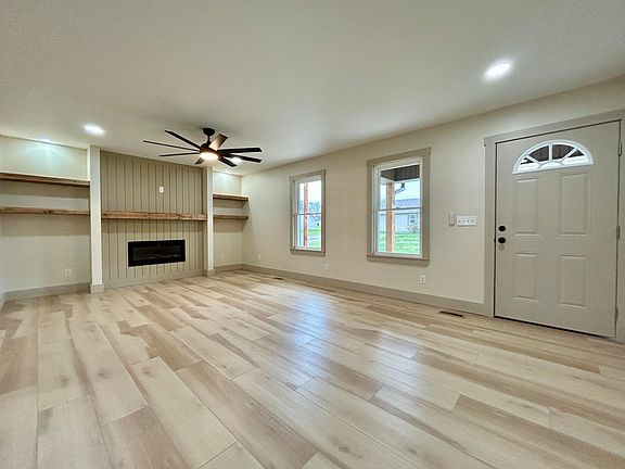 5th image of 3810 Castlewood Ct