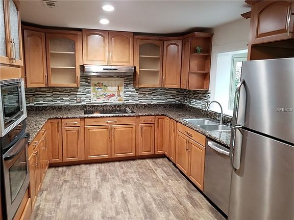 5th image of 313 Tall Pine Ln