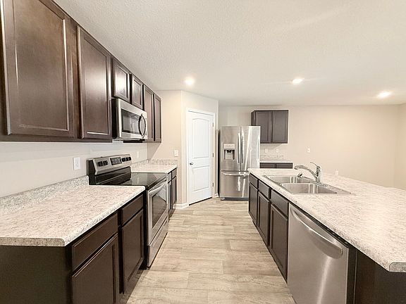 4th image of 6401 Churchill Cir