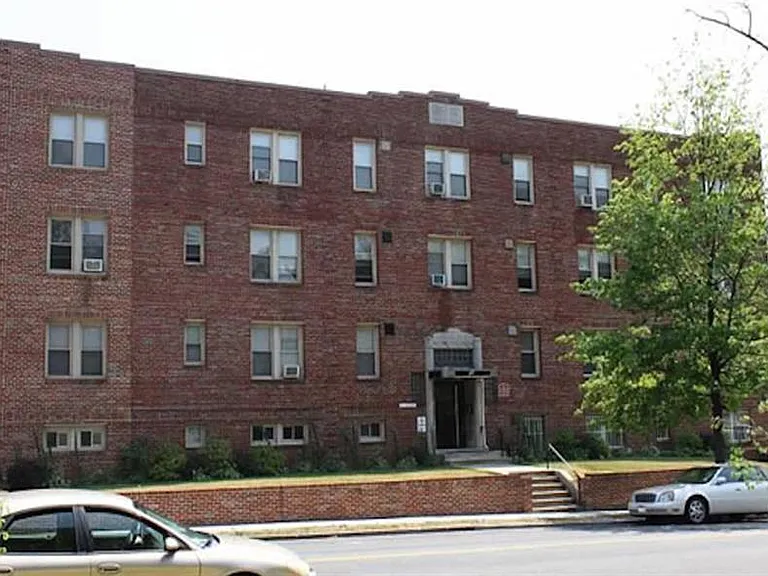 Panorama Courts — Photo 17