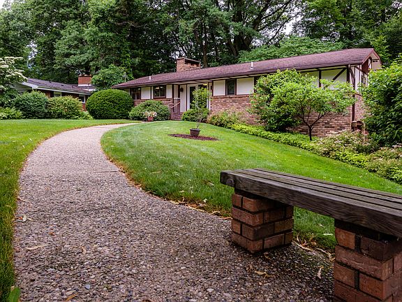 3rd image of 2201 Bonnie Dr