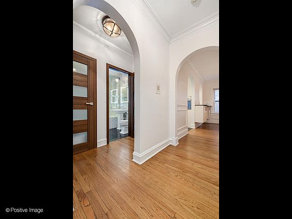 4th image of 670 Hinman Ave APT 1C