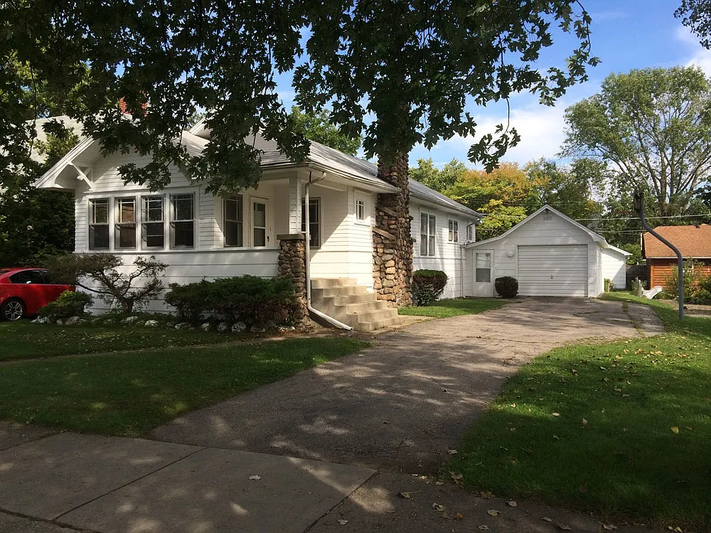 2817 Elim Ave photo 1