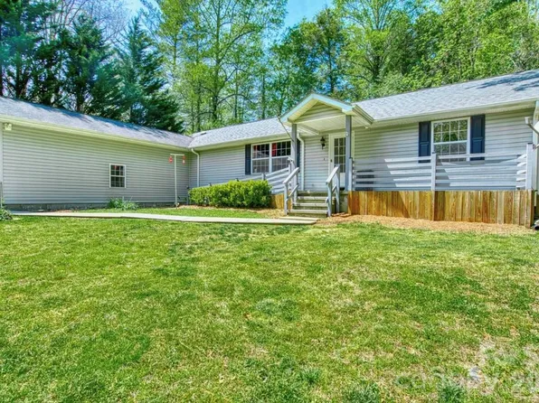 107 Sugar Mill Woods Dr, Zirconia, NC 28790