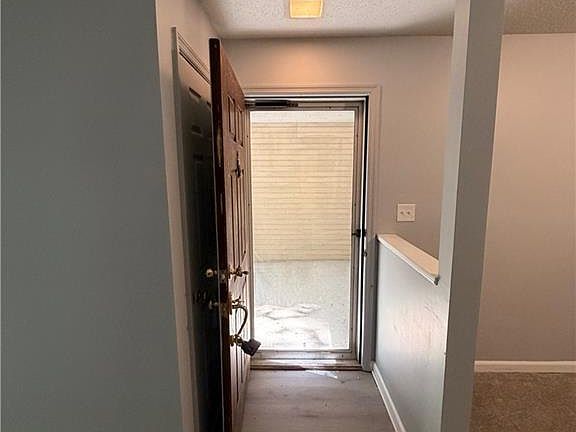 5th image of 615 Ridgecreek Dr