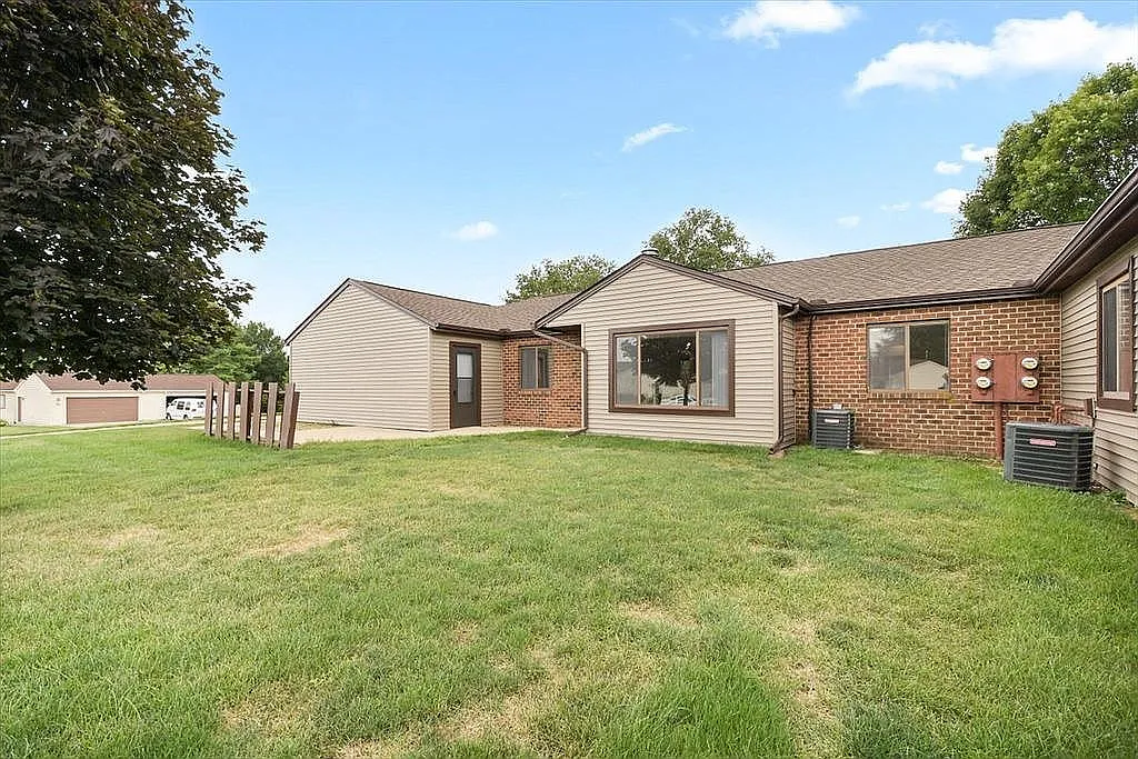 2601 Heritage Dr photo 1