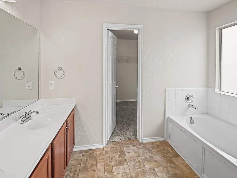 2127 Red Rock Xing — Photo 23