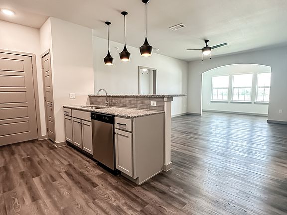 5th image of 3725 Easterly Ave #833