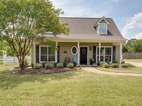 407 Francis Dr, College Station, TX 77840
