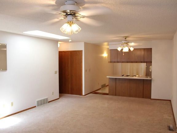 5th image of 5 Windbridge Ln