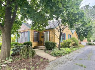 309 Chestnut St, Woodstock, IL 60098