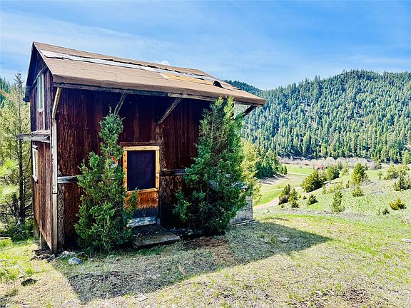 3rd image of 31 Packer Gulch Rd