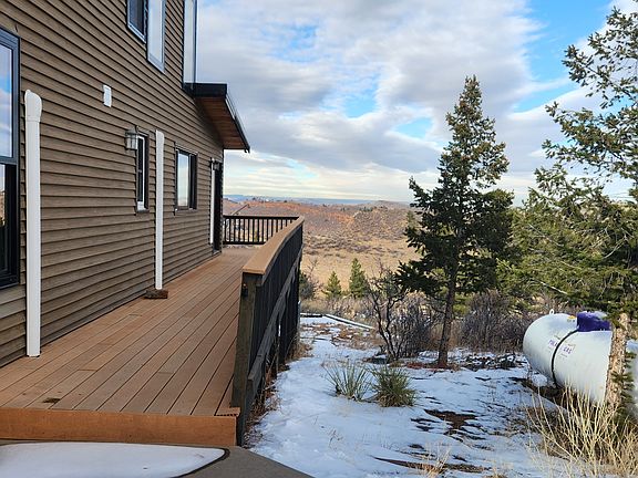 Deck to back of house.
