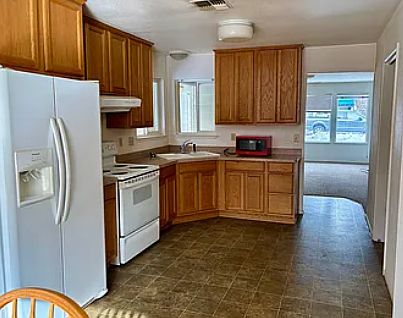 3rd image of 602 Andrews Rd