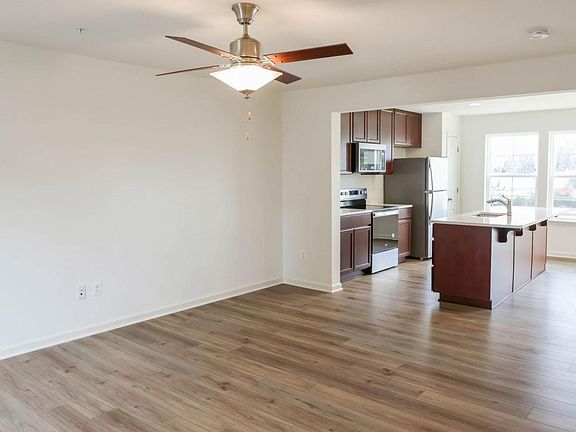 2nd image of 435 Pelton St #83d0a291e