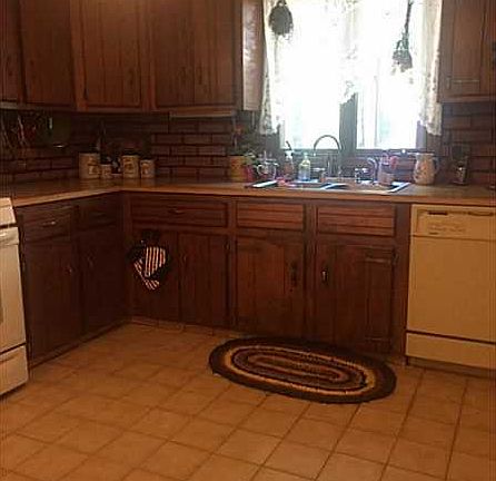 3rd image of 133 Wood Cove Dr