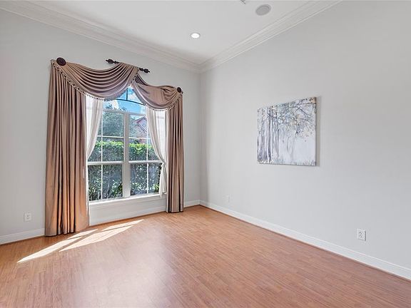 4th image of 85 Palm Blvd