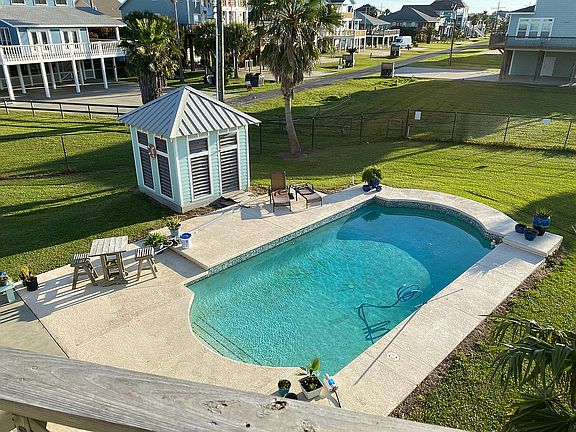 3rd image of 3241 Gulf Castle Dr