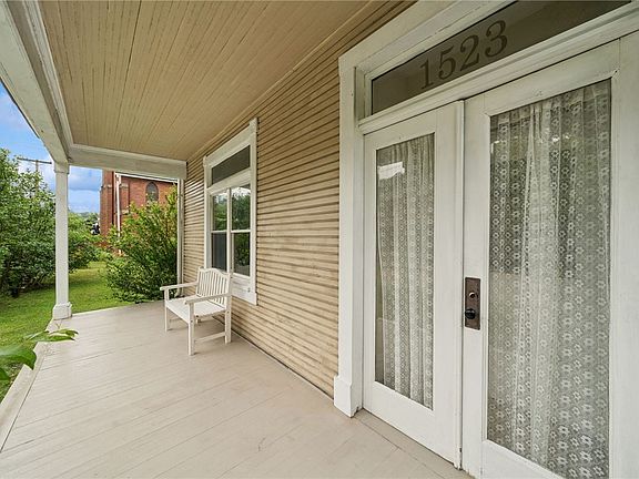 2nd image of 1523 Evergreen Ave