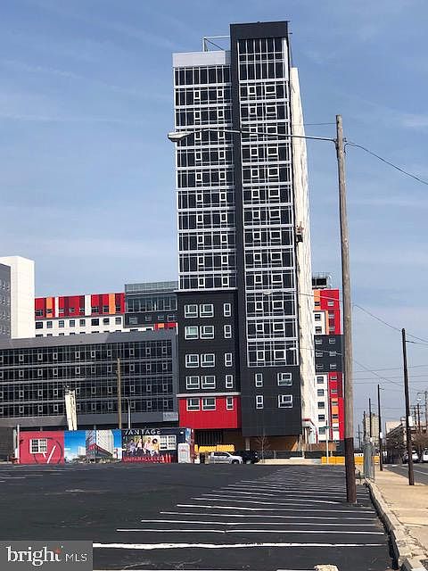 2nd image of 1023 W Oxford St