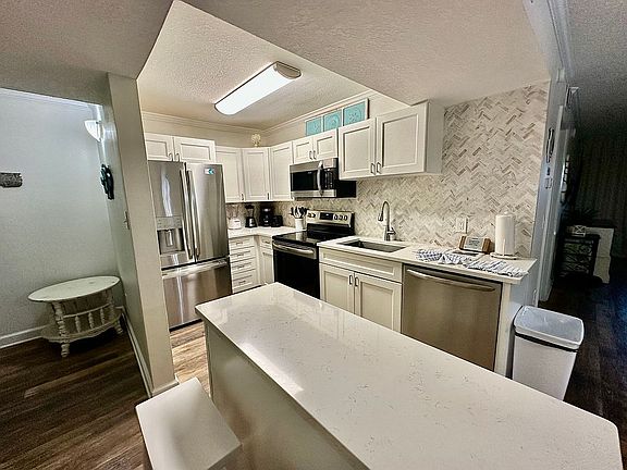 4th image of 676 Santa Rosa Blvd Unit 1F