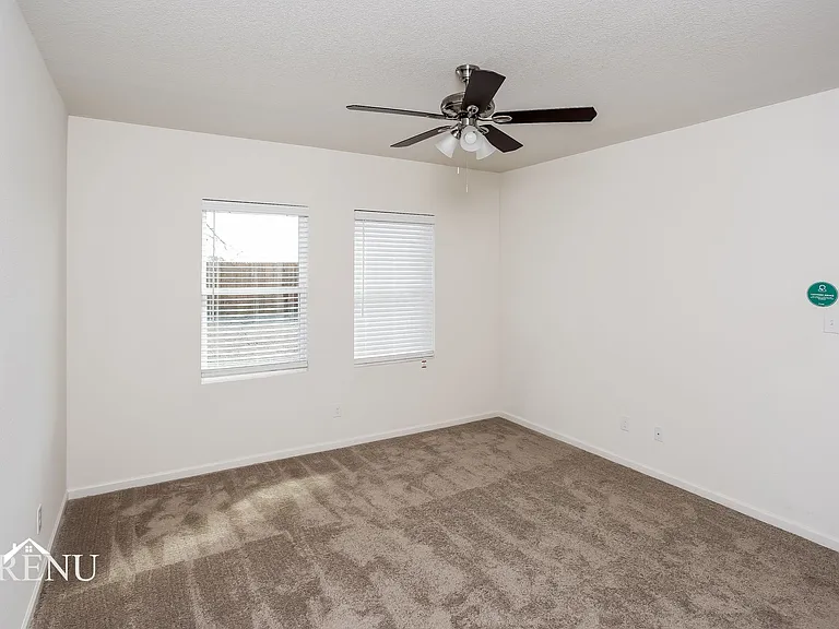 692 Wellington Dr — Photo 37