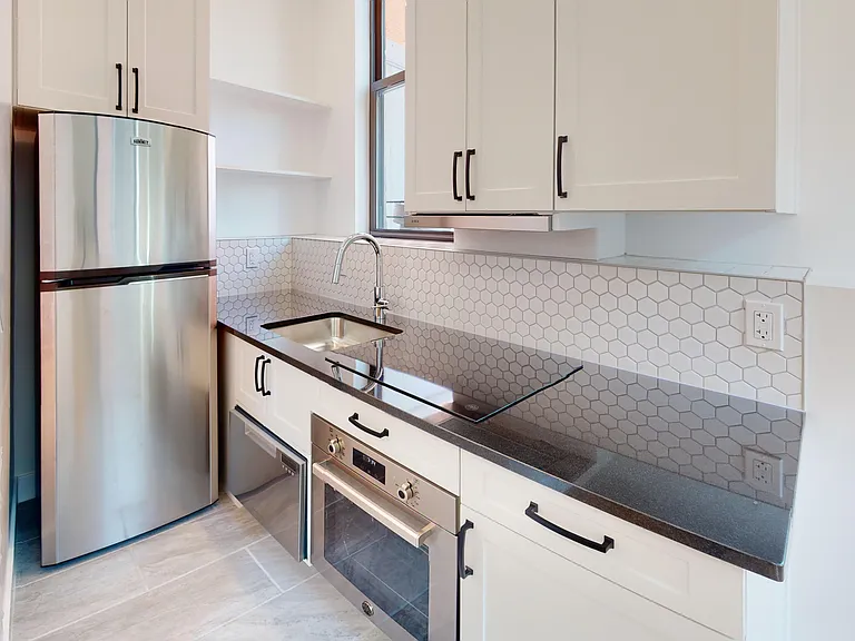 37 1/2 Bedford St #2B — Photo 10