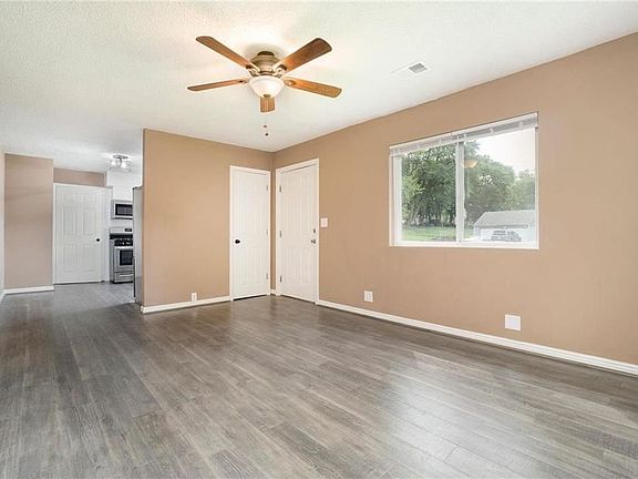 3rd image of 6112 Sloan Ave