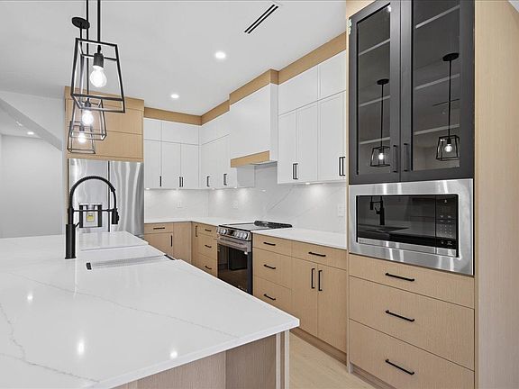 2nd image of 10250 York St #2
