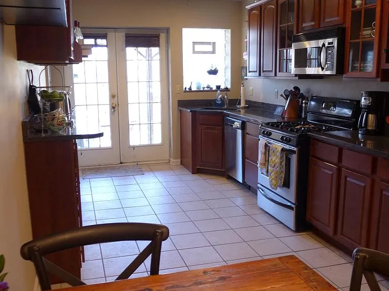 512 S Montford Ave — Photo 9