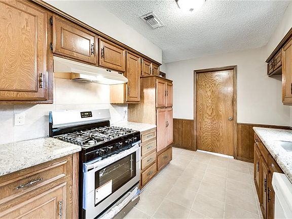 5th image of 706 N Horne St