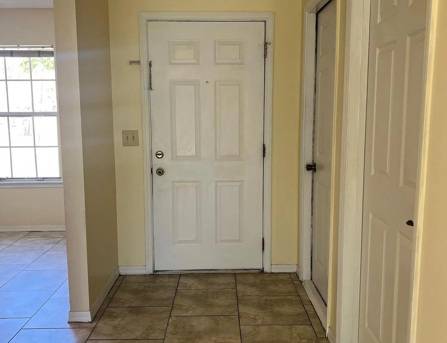 3 bed, 2.0 bath, 1460 sqft, $2,050 — Photo 2