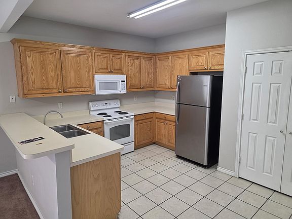 3rd image of 512 Harris St #512