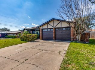 1032 Hill Top Pass, Benbrook, TX 76126