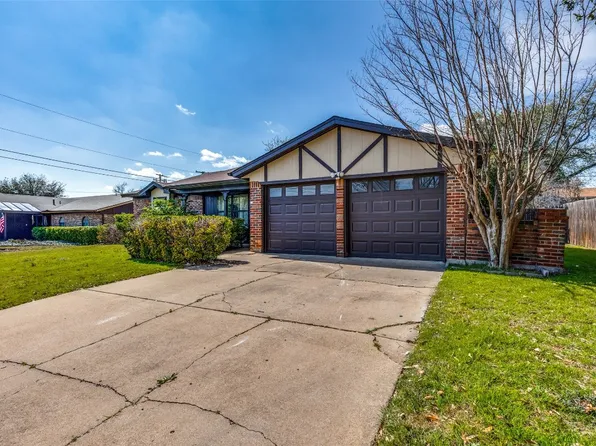 1032 Hill Top Pass, Benbrook, TX 76126