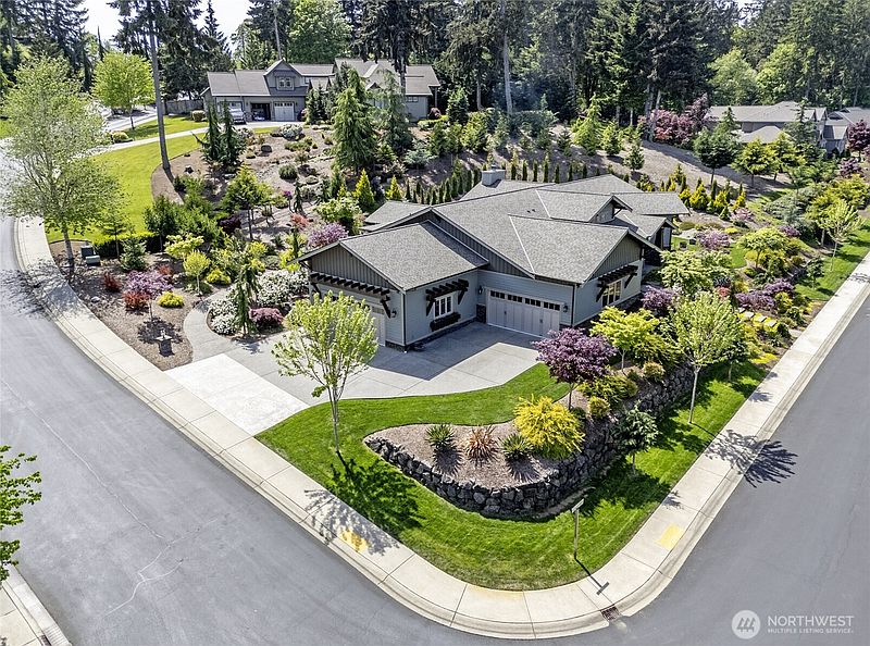 3rd image of 616 Hyak Way