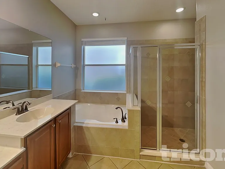 351 Fairmount Park Ct — Photo 10