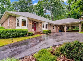 2004 Ernsford Dr, Winston Salem, NC 27103