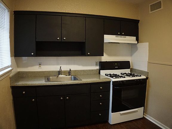 5th image of 3701 Southmoor Ln #8W