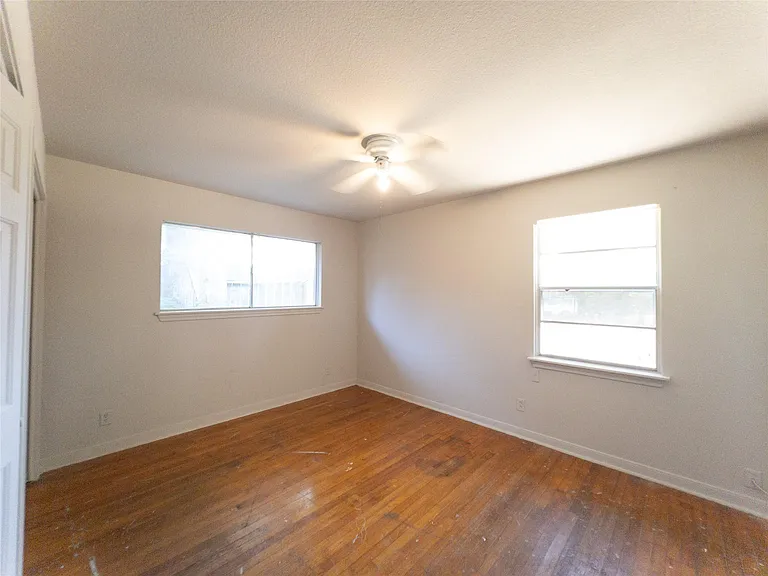 814 Eastlake St — Photo 11