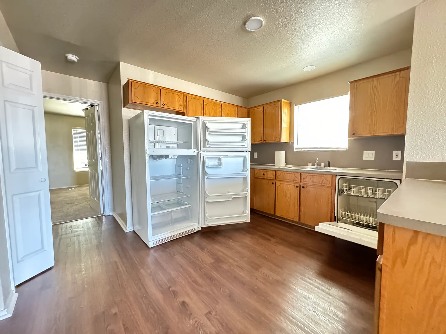 3 bed, 1100 sqft, $1,150 — Photo 2