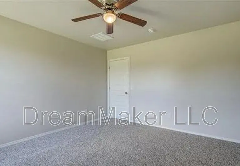 2401 S 28th Ter — Photo 20