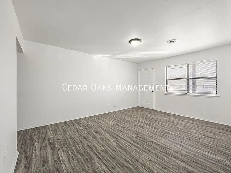 1931 W Deane St #U — Photo 4