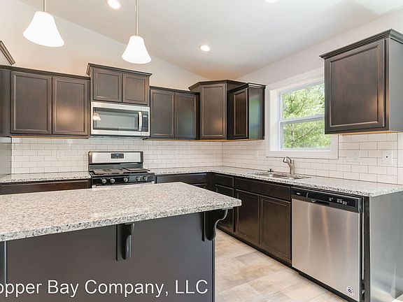 5th image of 1626 Carolyn Dr