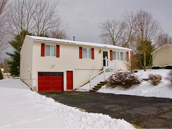 1st image of 8 Jennifer Ln