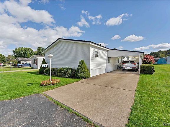 3rd image of 94 Winterview Dr