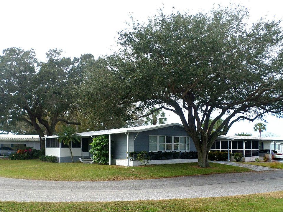 BEAUTIFUL CORNER LOT, 180 LAKE VIEW