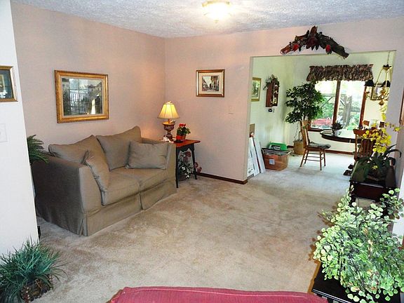 5th image of 741 Christopher Dr
